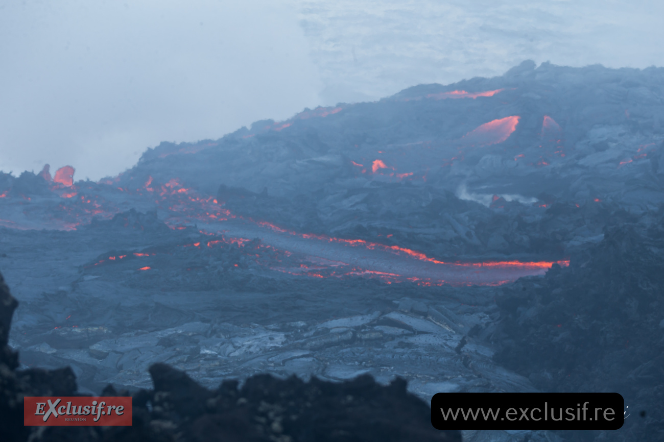 Piton de la Fournaise: images spectaculaires de la coulée vers la mer