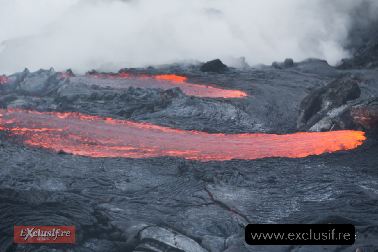 Piton de la Fournaise: images spectaculaires de la coulée vers la mer