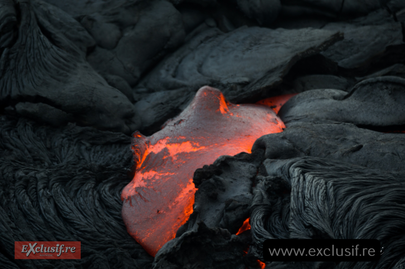 Piton de la Fournaise: images spectaculaires de la coulée vers la mer