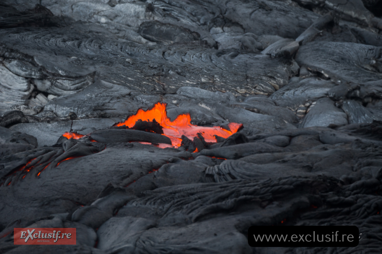 Piton de la Fournaise: images spectaculaires de la coulée vers la mer