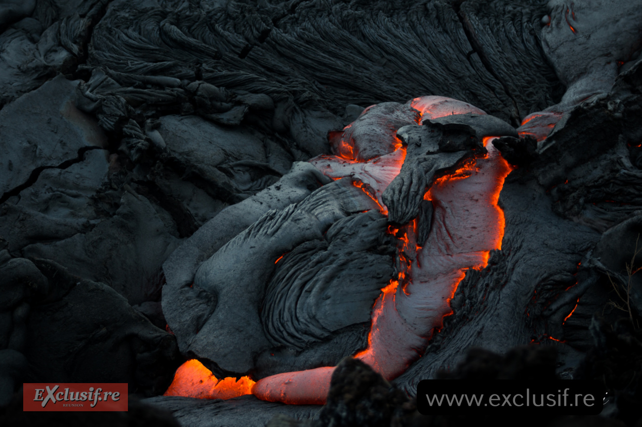 Piton de la Fournaise: images spectaculaires de la coulée vers la mer