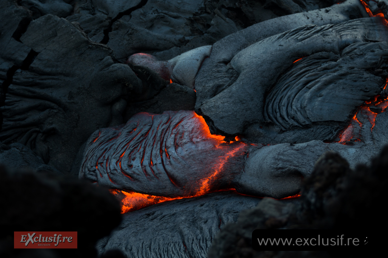 Piton de la Fournaise: images spectaculaires de la coulée vers la mer