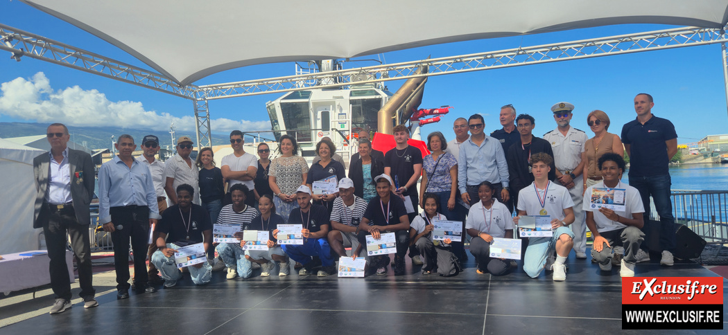 La photo de famille avec organisateurs, partenaires, et lauréat.e.s