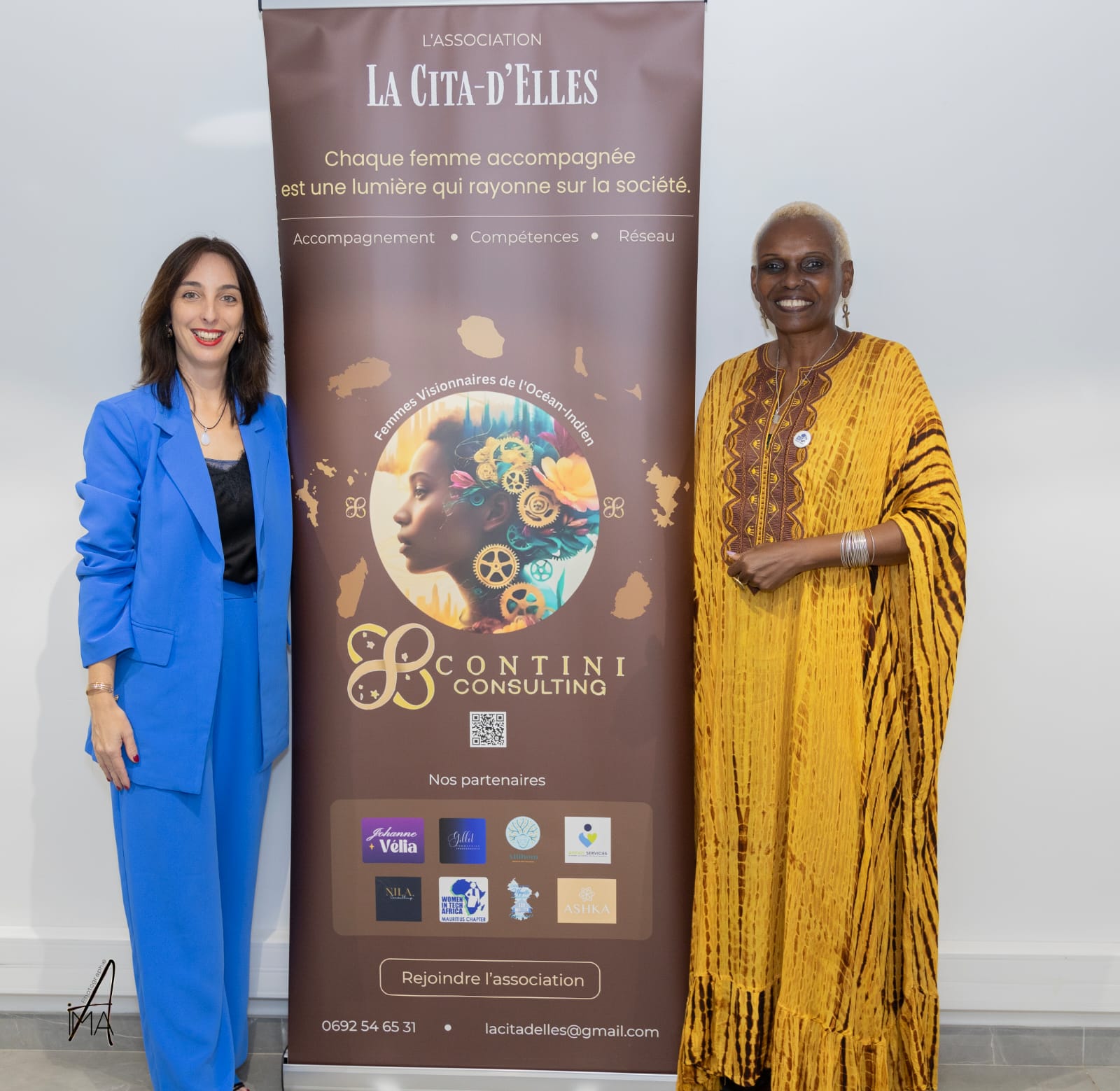 A gauche, Cynthia Contini, fondatrice de  "Femmes Visionnaires de l’Océan Indien", ici lors de l'édition qui a eu lieu à La Réunion