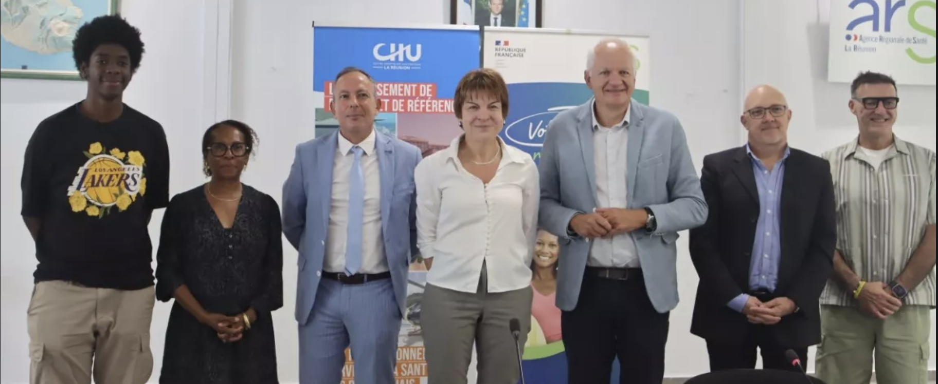 Rose-Marie Var, présidente de l'association Vivre avec le SAF, Lionel Calenge, Directeur général du CHU de La Réunion, Pr Bérénice Roy-Doray, Directrice du Centre ressources TSAF, Jean-Jacques Coiplet, Directeur général de l’ARS La Réunion, David Guibert, Directeur adjoint de la Fondation Père Favron, et Dr Thierry Jamain, Coordonnateur de la Communauté Territoriale d'Addictologie de La Réunion