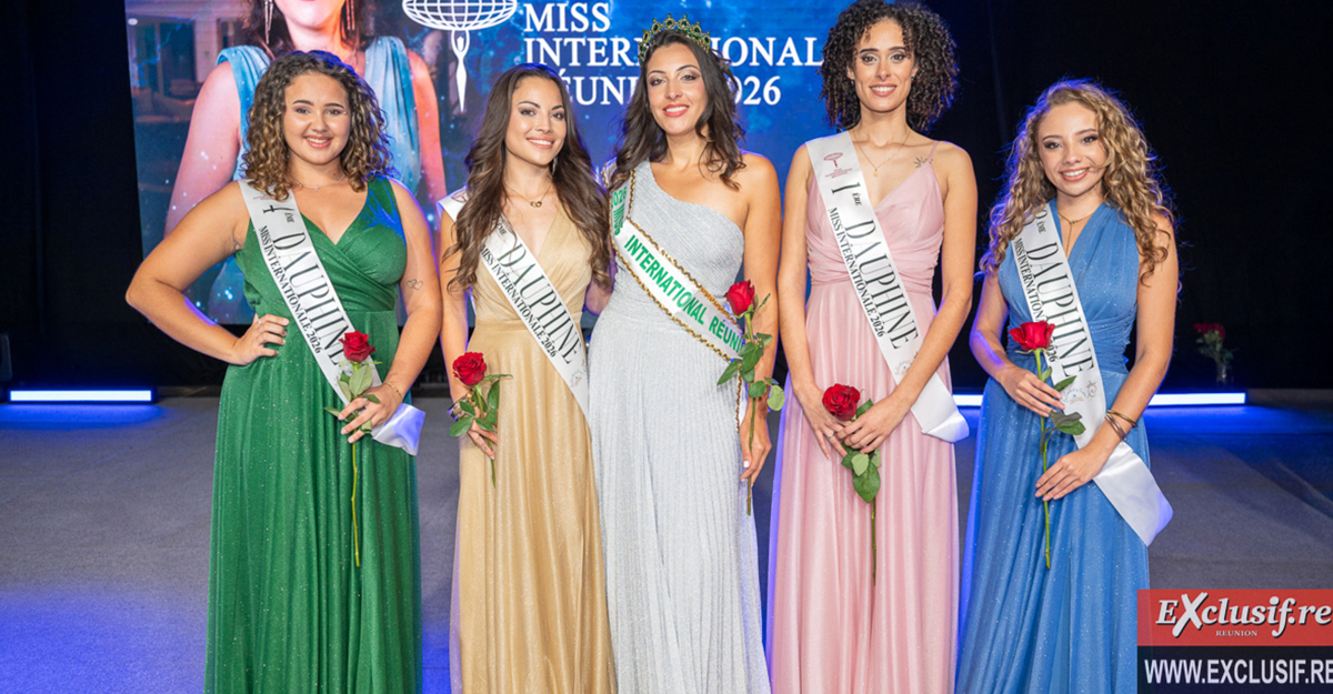 4ᵉ dauphine Alison Blard, 2ᵉ dauphine Lou-Anne Vitry, Miss International Réunion 2026 Lauriane Lebon, 1ʳᵉ dauphine Lili-Fleur Pothin, et 3ᵉ dauphine Alicya Payet