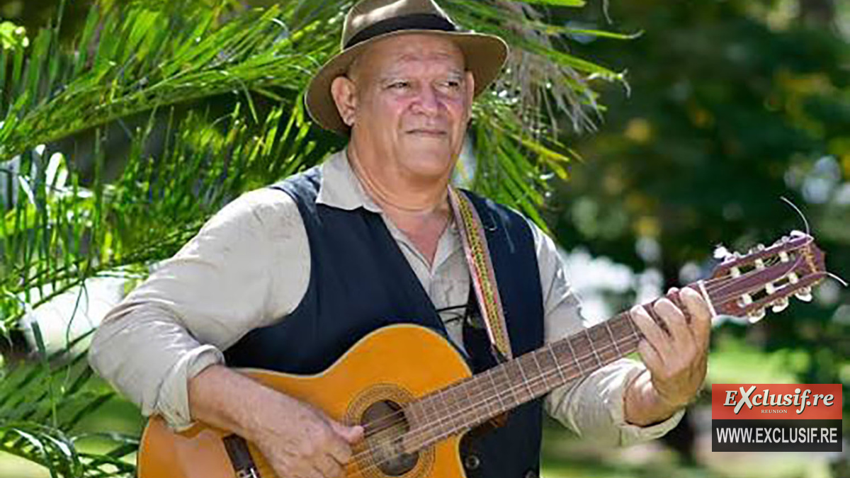 Guitariste-chanteur, il s'accompagnait de sa guitare