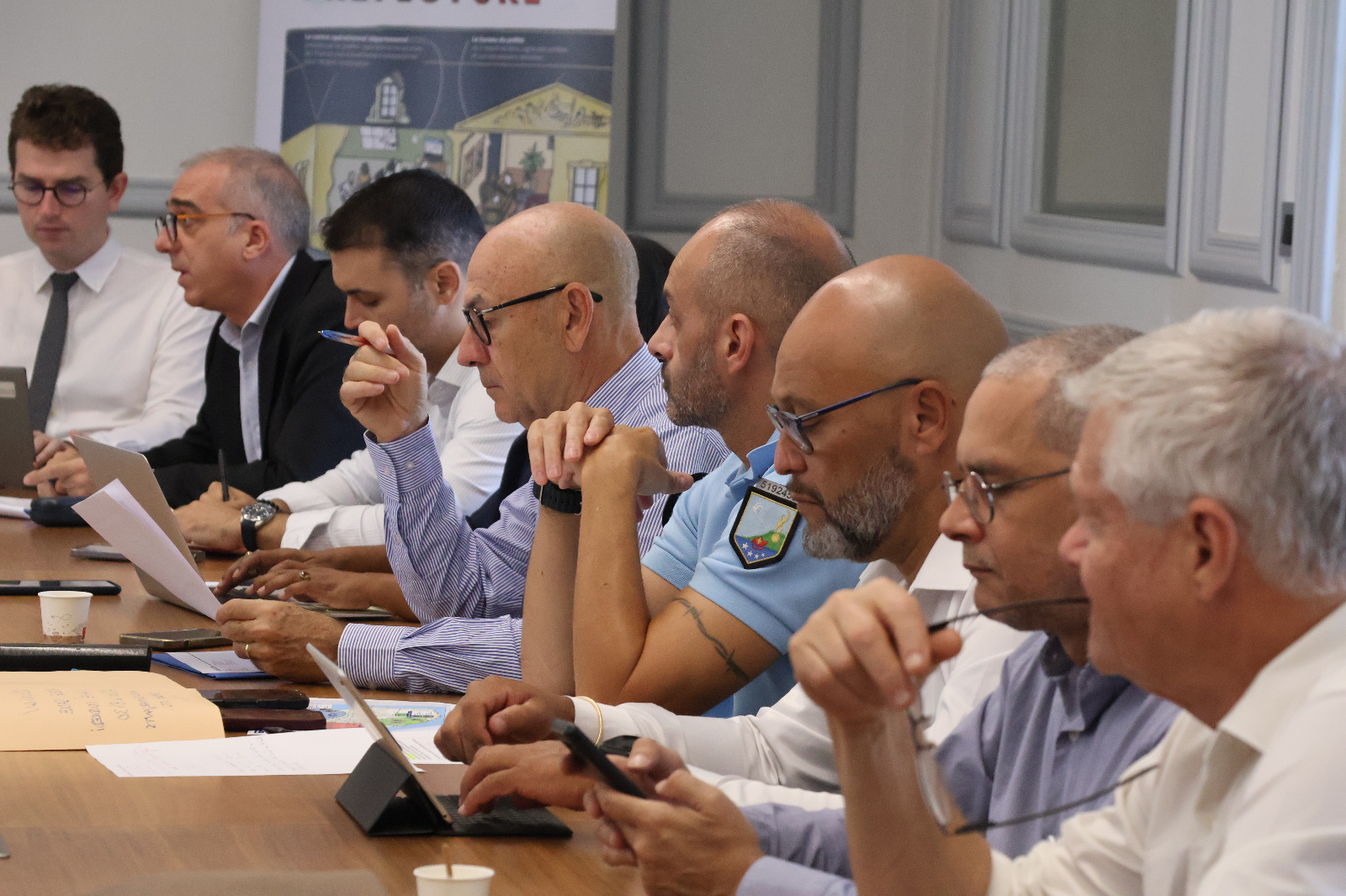 Violences urbaines à La Réunion: sécurité publique et soutien aux entreprises sinistrées