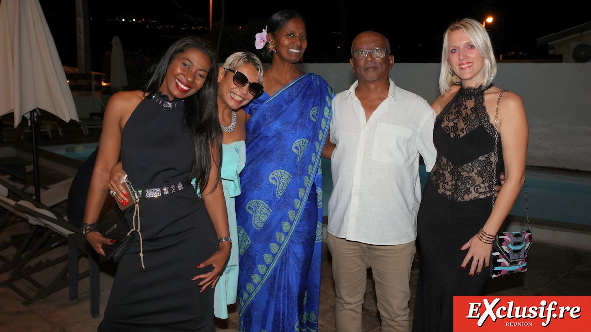 Une belle brochette de jolies femmes avec Patrick Imanatze, le photograpge de Captures 974