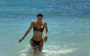 Iris Mittenaere en vacances à Maurice avec son compagnon Antoine Dupont