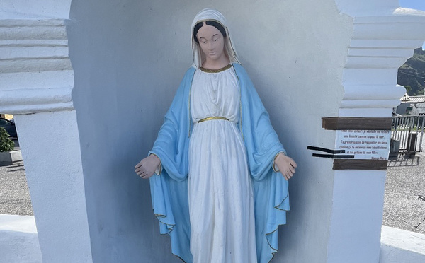 Quelle honte! Sacrilège sur la Vierge Marie à Saint-Denis, réactions unanimes