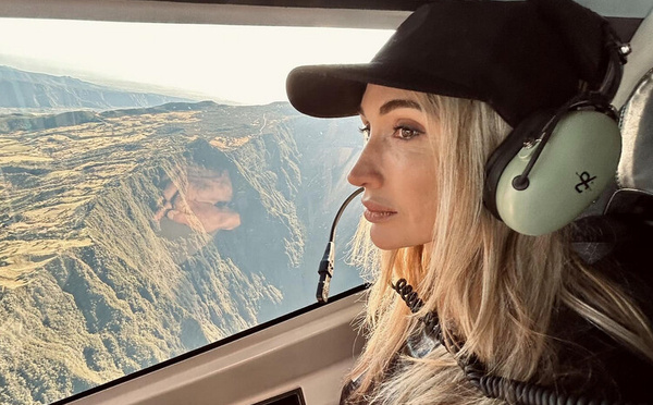 Elena Iv-Skaya en balade hélico à La Réunion en 2023
