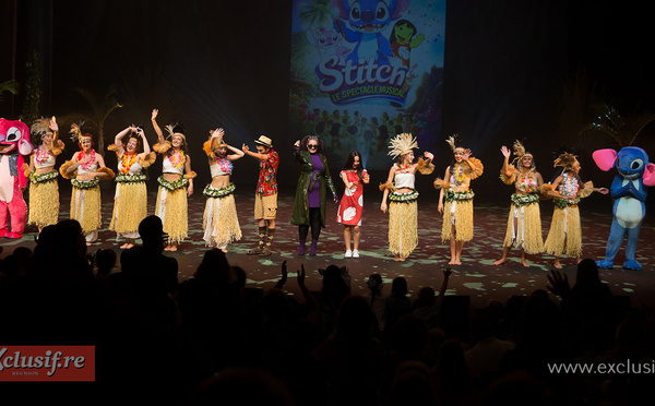 Tous les artistes sur la scène du Téat Champ Fleuri Saint-Denis