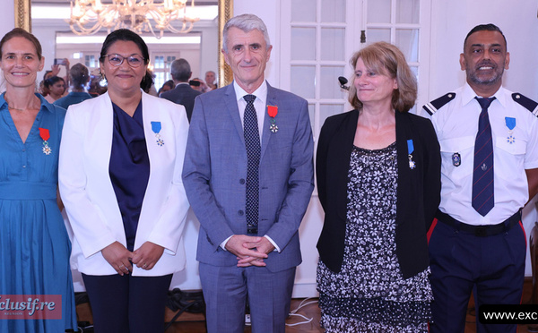 Cérémonie de remise collective d'ordres nationaux à la Préfecture: photos