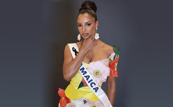 Miss Universe: un an après sa terrible chute, Miss Jamaïque porte plainte contre l'organisation